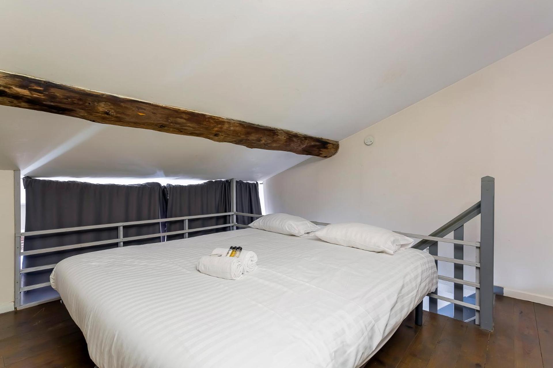 Valmy Mezzanine Apartamento *