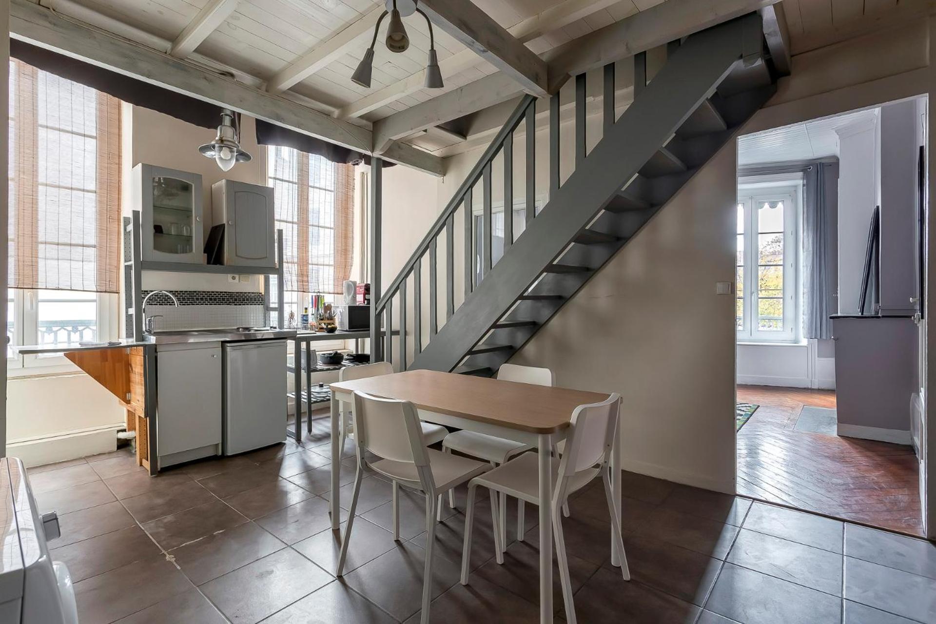 Valmy Mezzanine Apartamento *