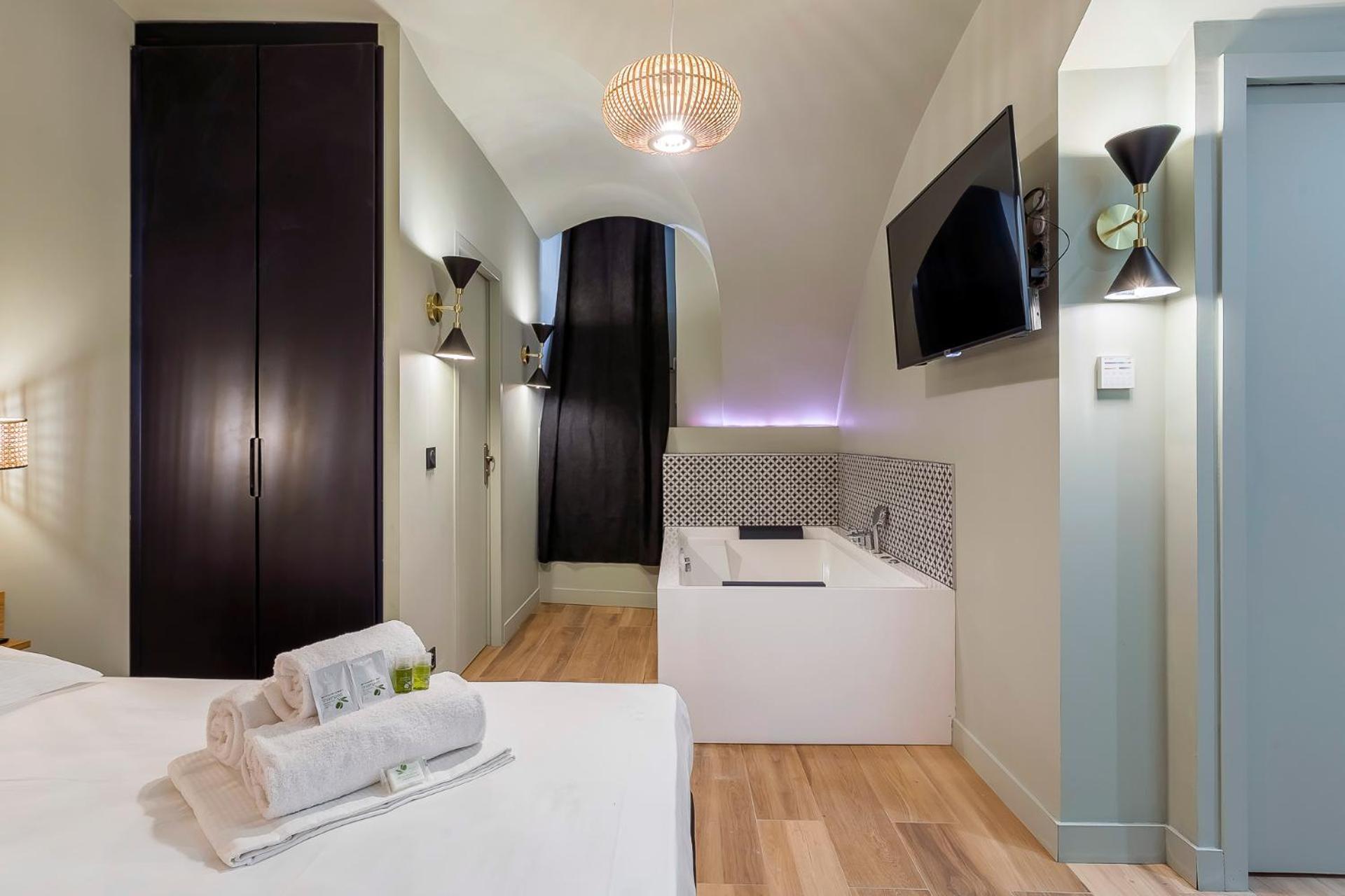 Romantique Balneo Centre Liebeshotel *