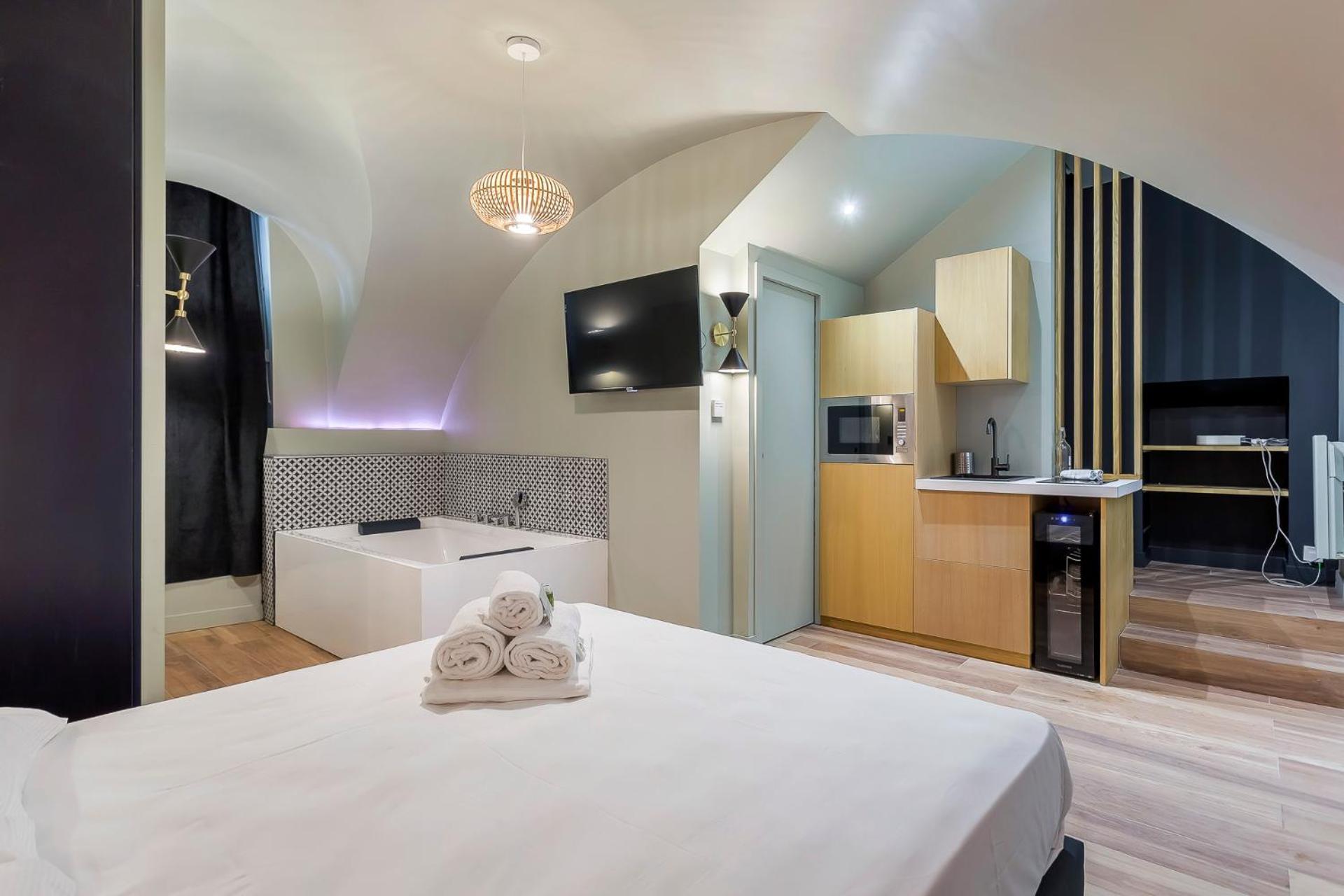 Liebeshotel Romantique Balneo Centre Lyon