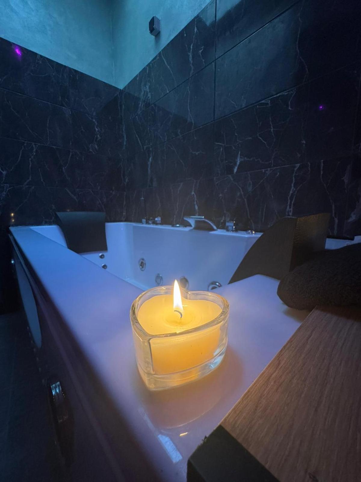 Love hôtel Jacuzzi *