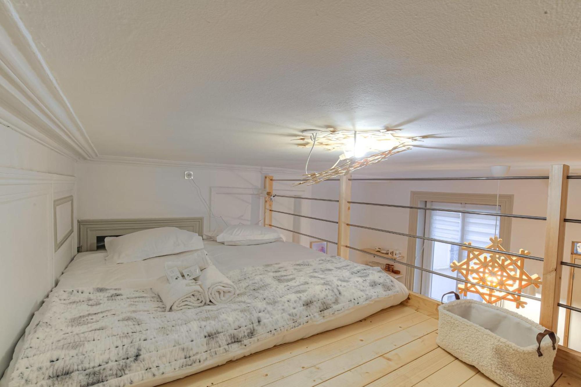 Duplex De Caractere A Cordeliers *