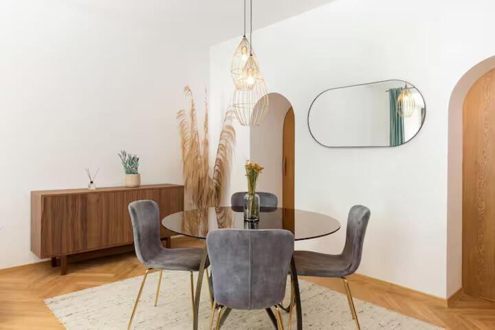 Palisades Apartment