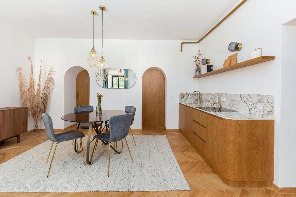 Palisades Apartment
