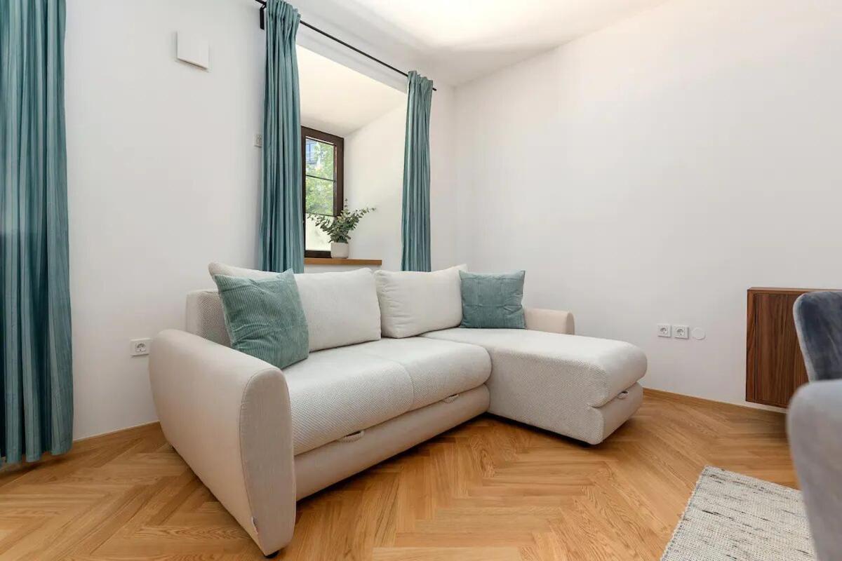 Palisades Apartment *