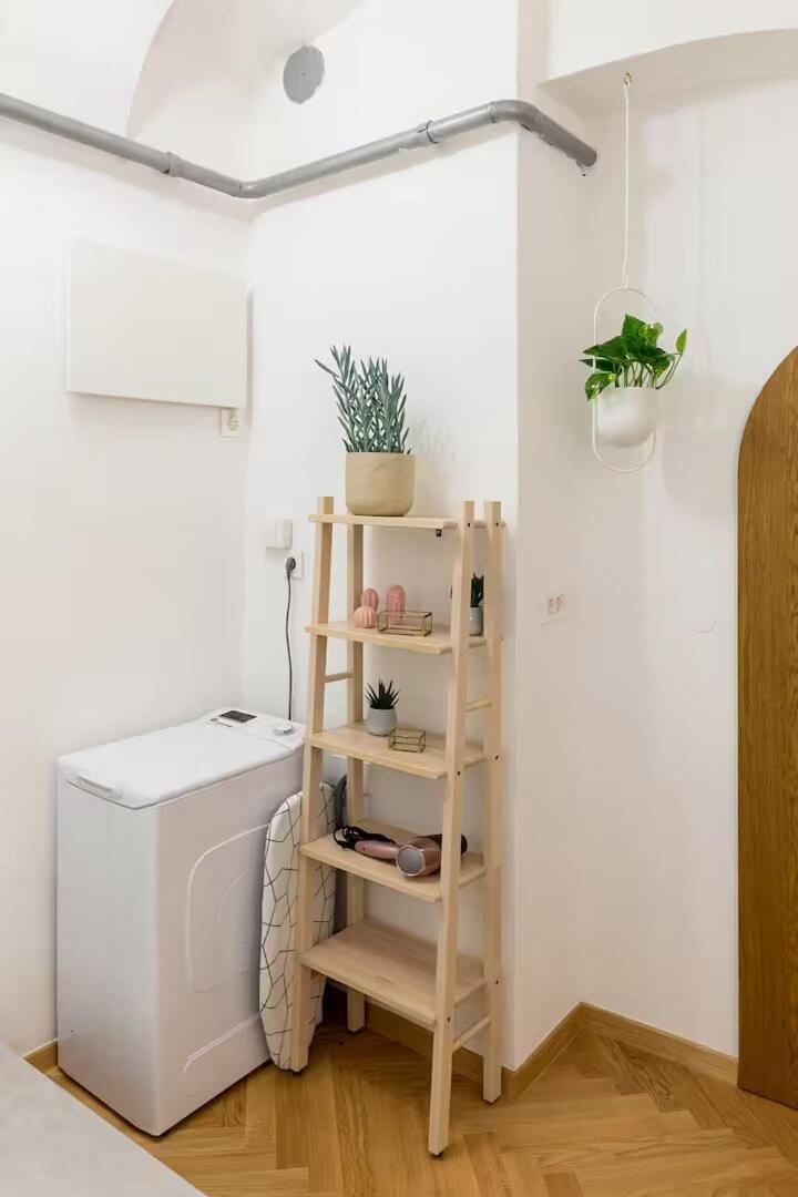 Palisades Apartment