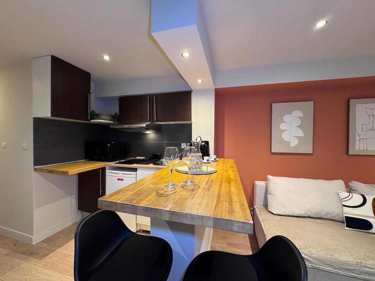 Apartment My Home, Voituret 1 *