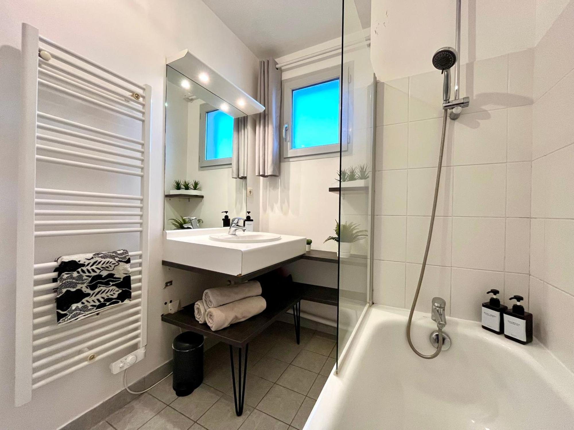 Apartamento Bngo I Immense Rooftop I 2 Chambres, 4 Places Parkings, 2 Immenses Terrasses, 8 Personnes
