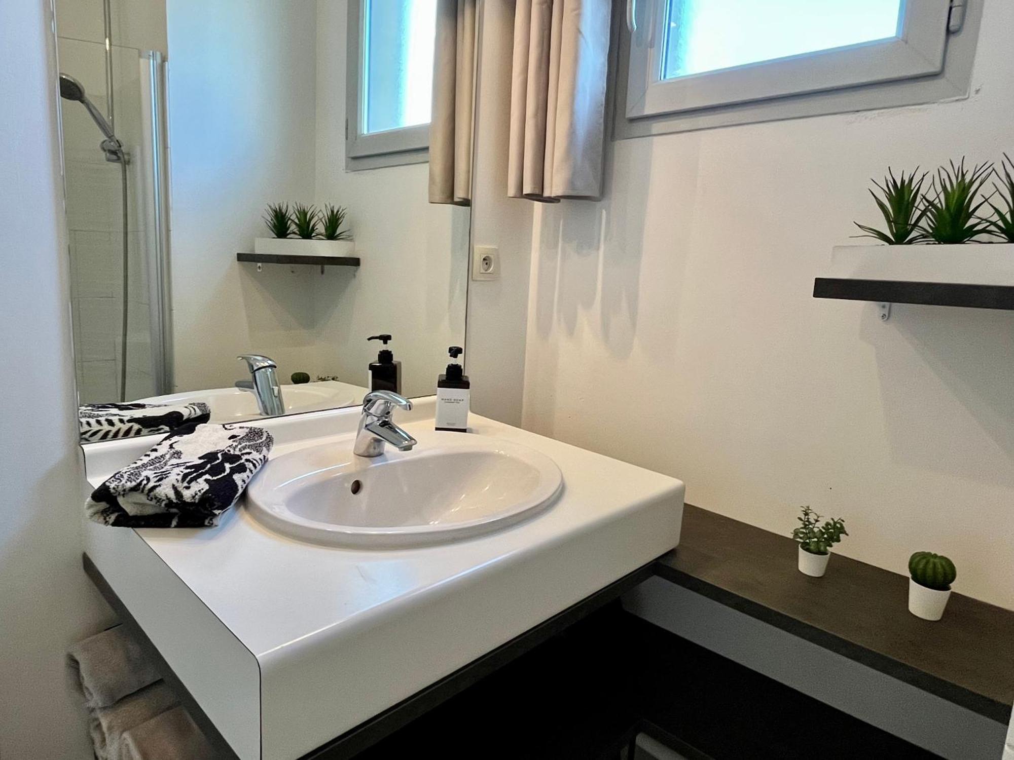 Apartamento Bngo I Immense Rooftop I 2 Chambres, 4 Places Parkings, 2 Immenses Terrasses, 8 Personnes