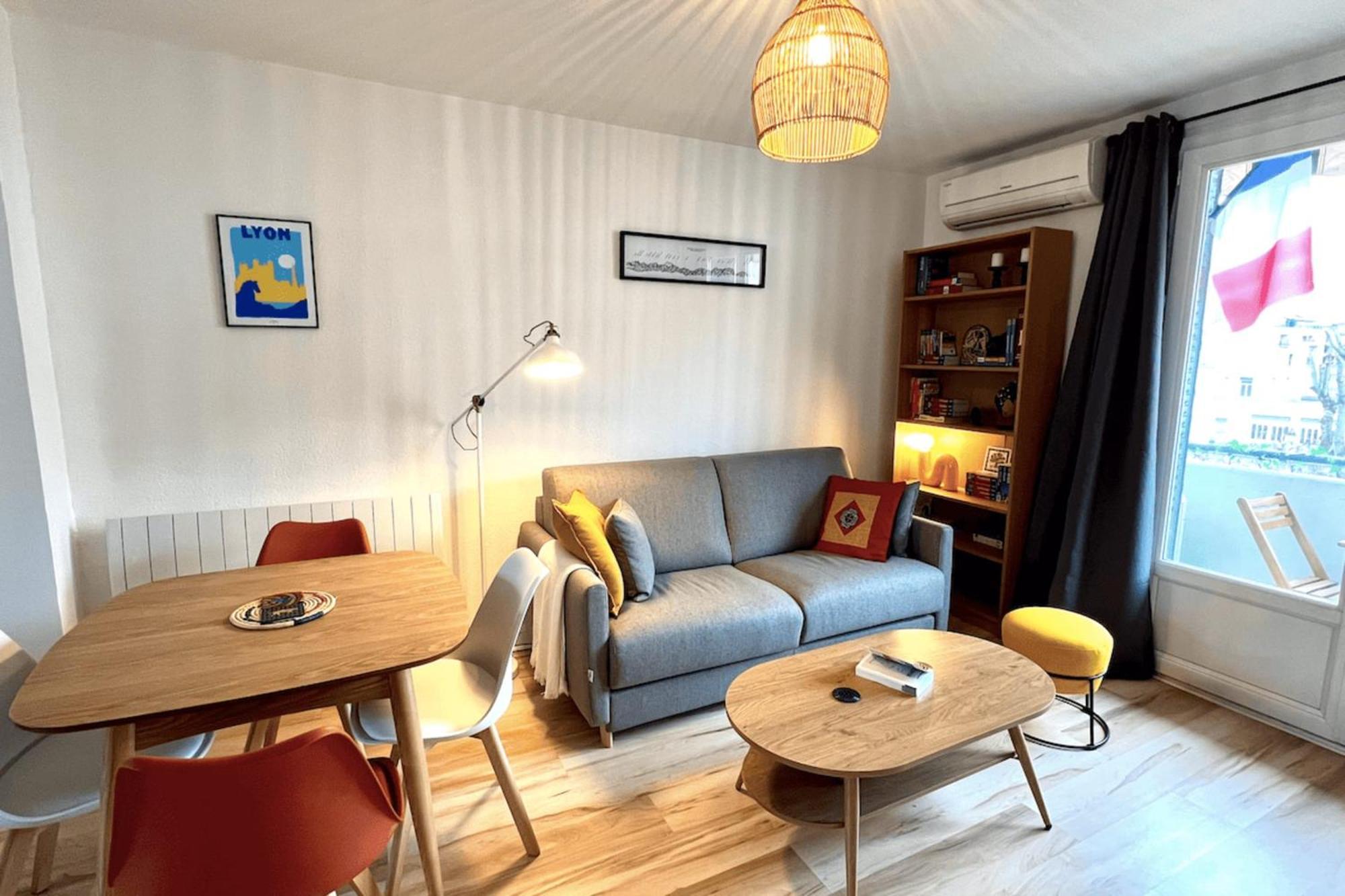 Charming T3 With Balcony In Monplaisir *