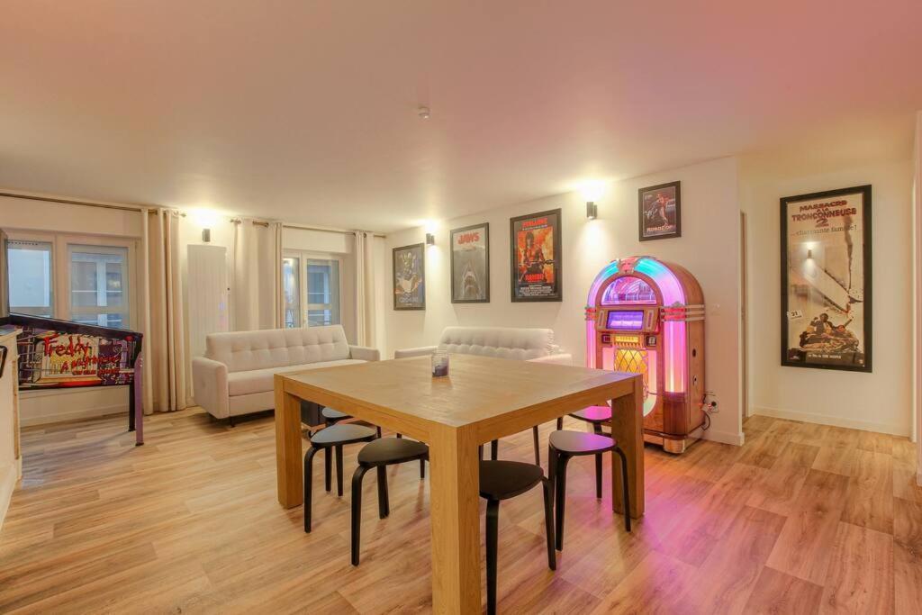 Hollywood Nostalgia, 8 Personnes - Parking, Terreaux
