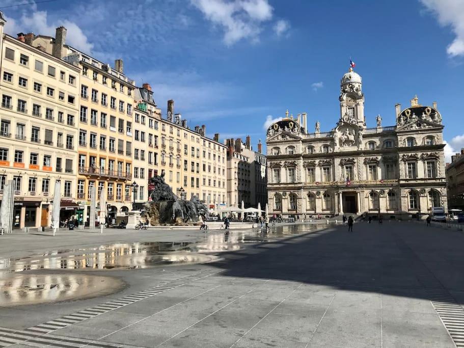 Joli Climatise Avec Terrasse - Centre *