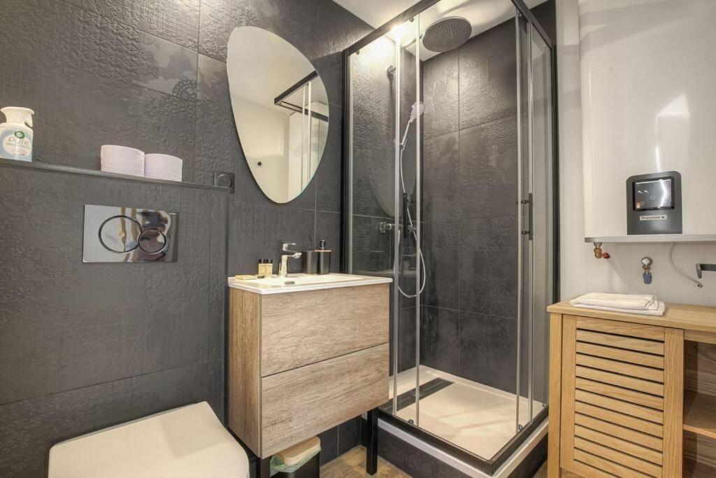 Joli Climatise Avec Terrasse - Centre Appartement *