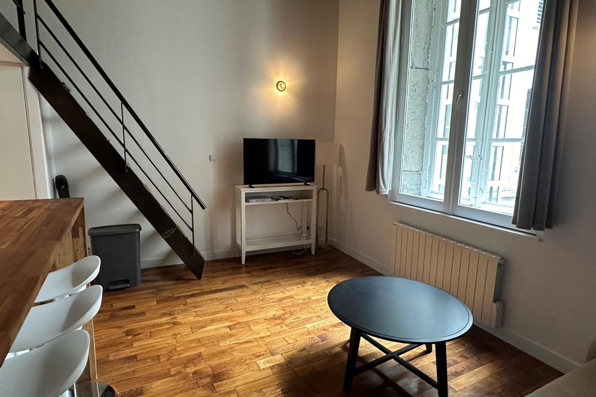 Apartment Bright T3 In The 1st Arrondissement *