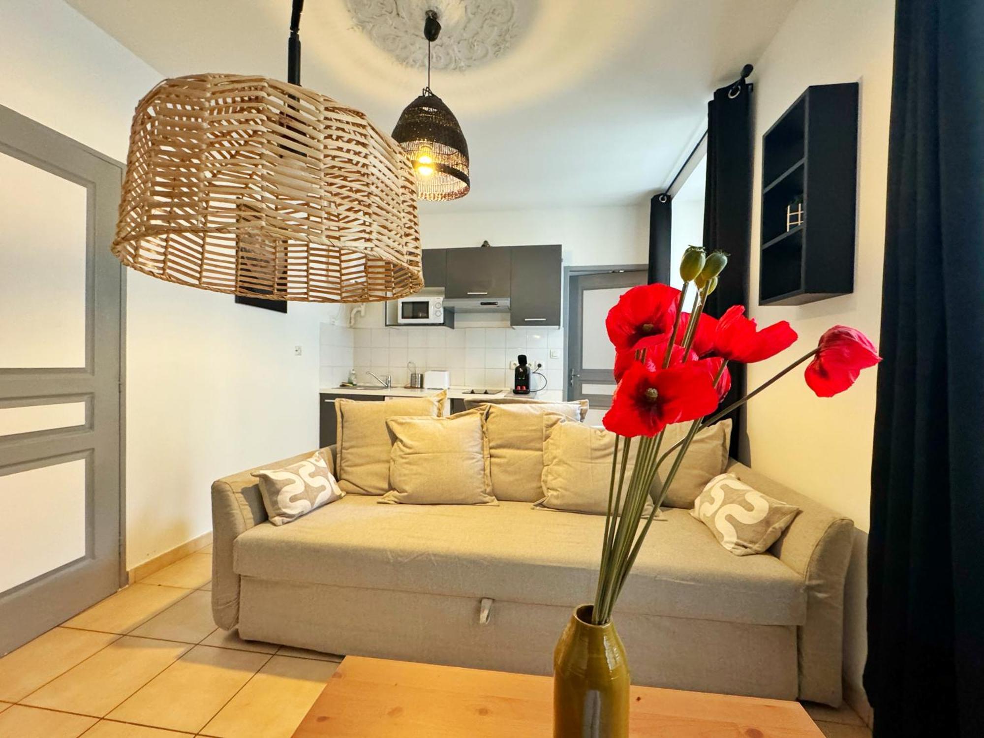 Julius Apartment *