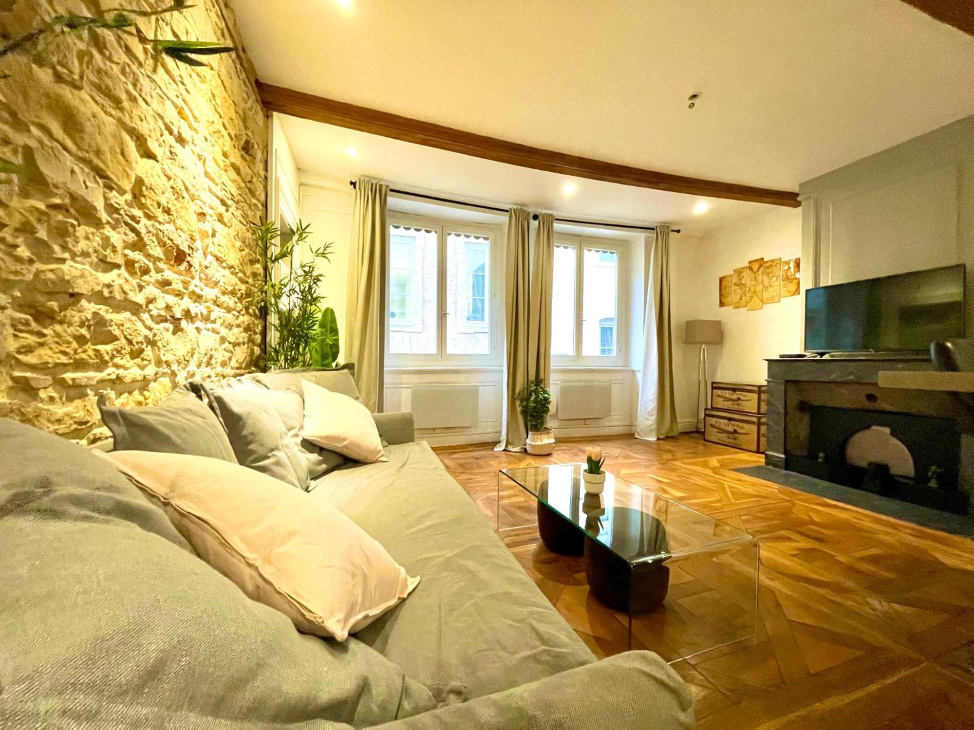 Apartamento Bngo I Luxe & Confort I Centre, 4 Personnes, Toilette Separe, Place Des Terreaux Lyon