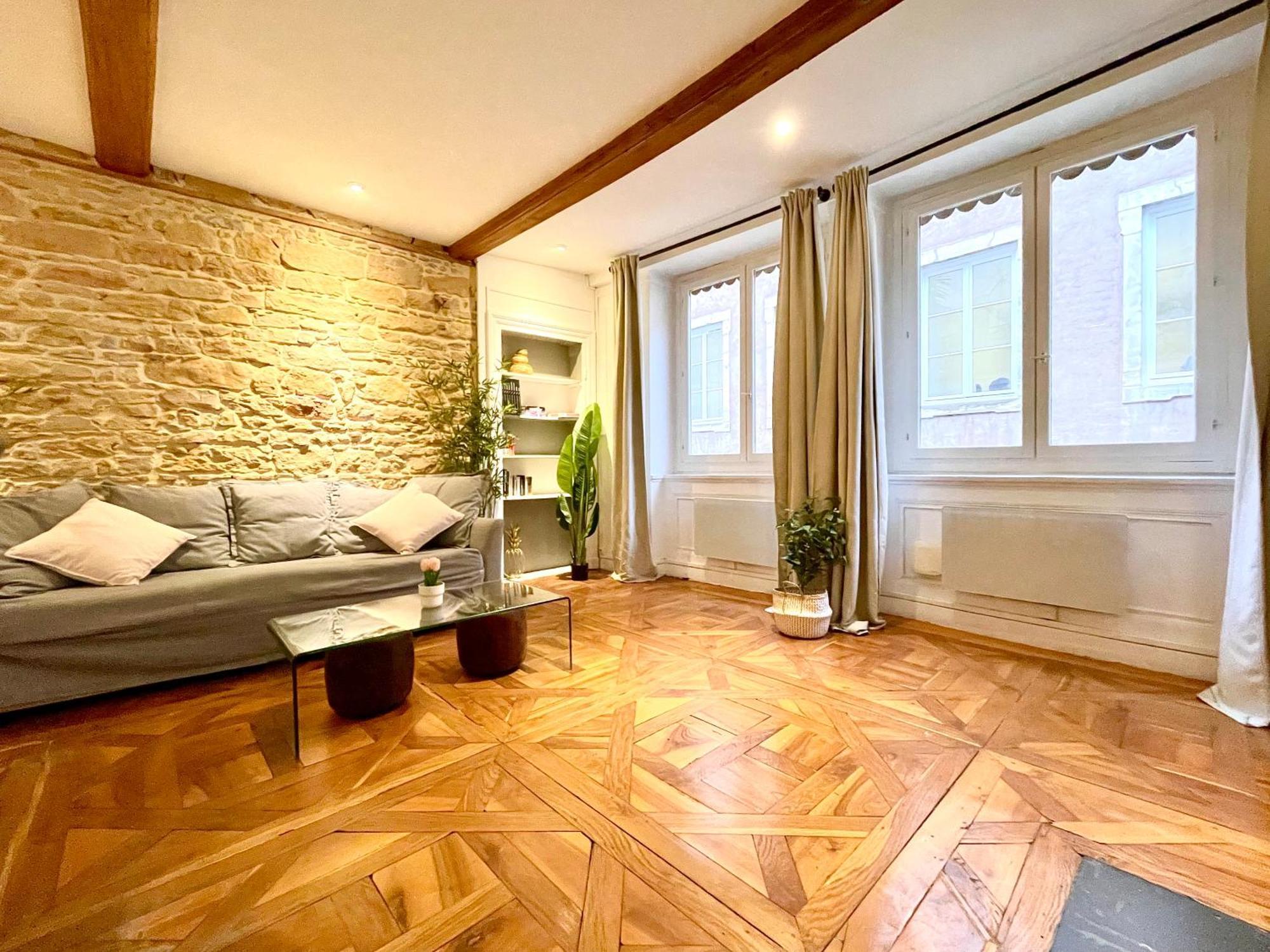 Bngo I Luxe & Confort I Centre, 4 Personnes, Toilette Separe, Place Des Terreaux Lyon
