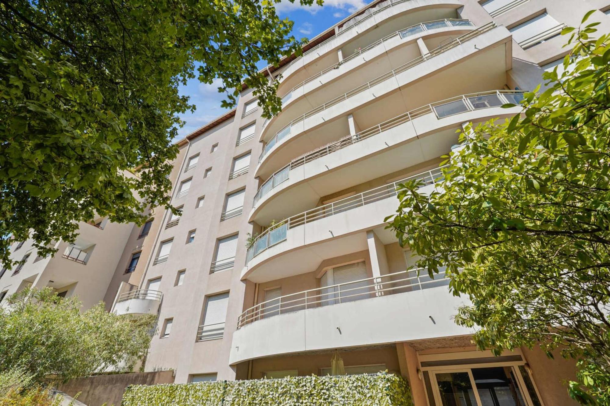 Baraban For 4 People With Balcony Near Part-dieu Lyon