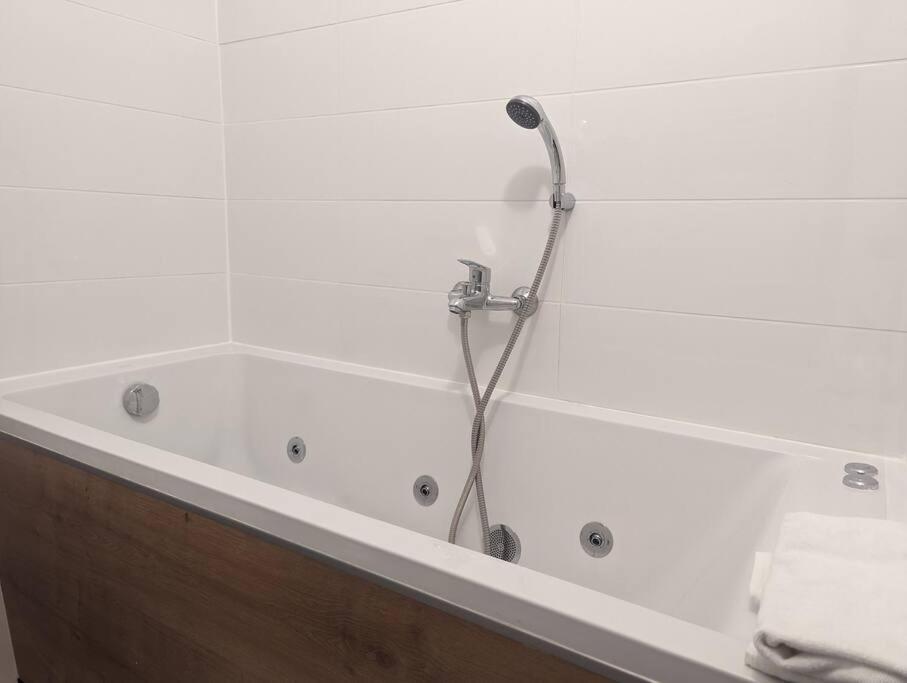 Balneo, Ecran Lcd, Literie 160x200 Apartment *