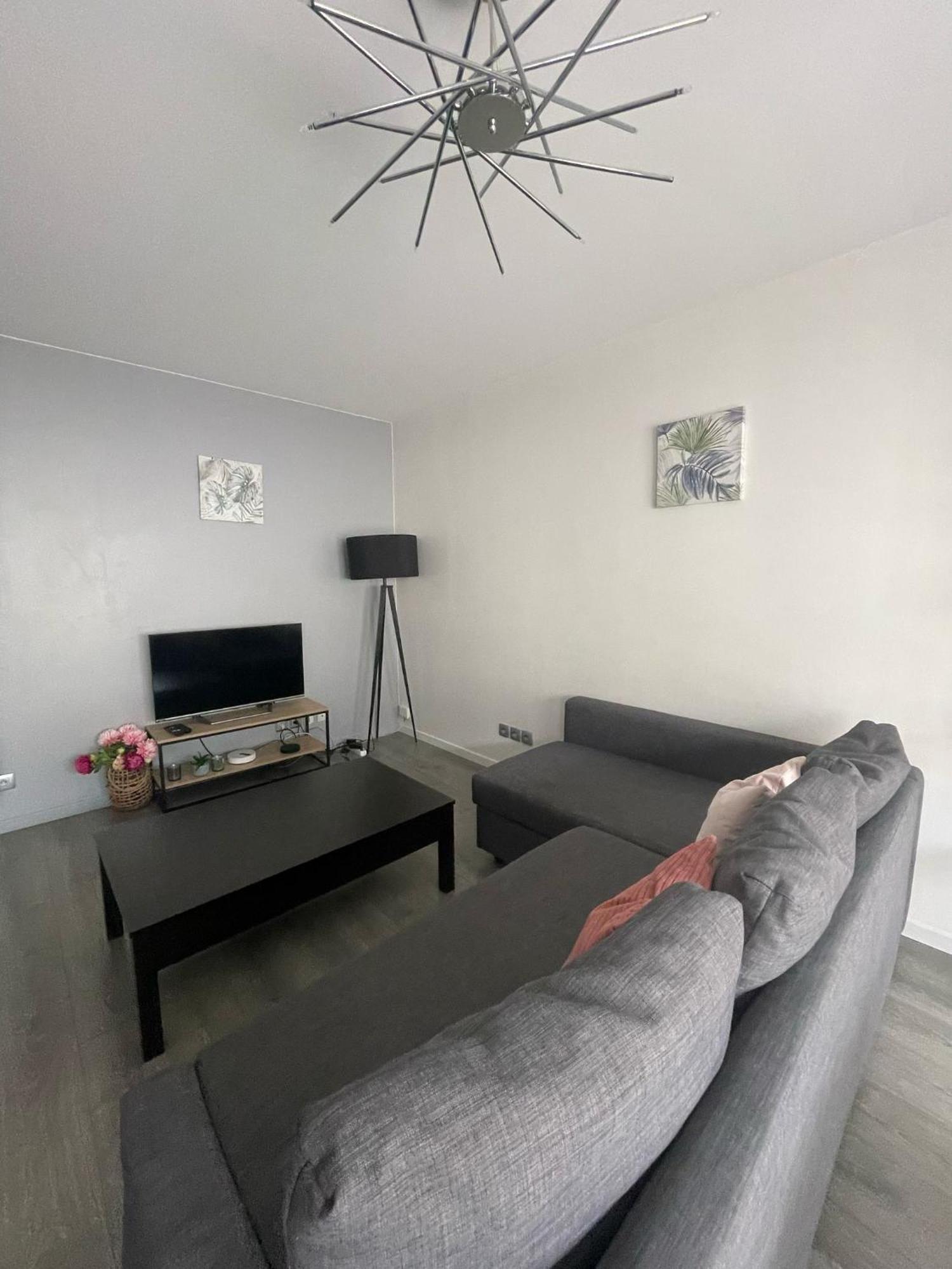 Apartment & Cosy, Charcot- Wifi - Lave Linge - Balcon - Parking *