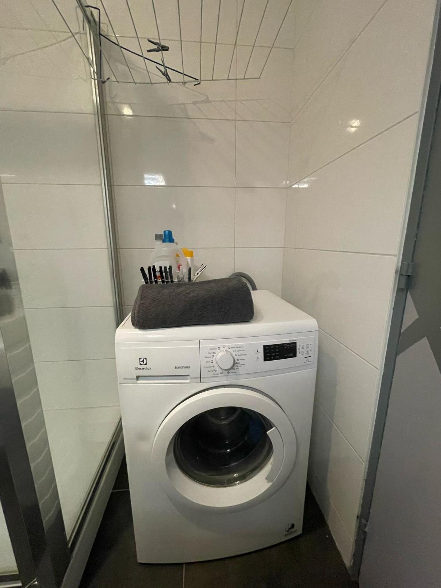 & Cosy, Charcot- Wifi - Lave Linge - Balcon - Parking * Lyon