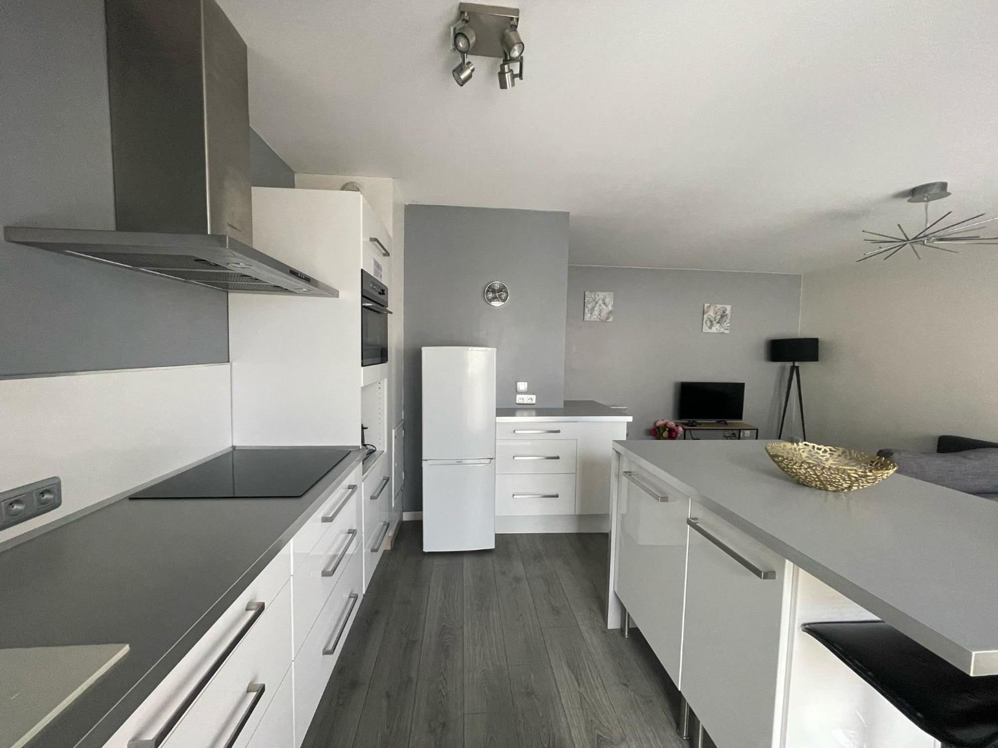 & Cosy, Charcot- Wifi - Lave Linge - Balcon - Parking Apartment *