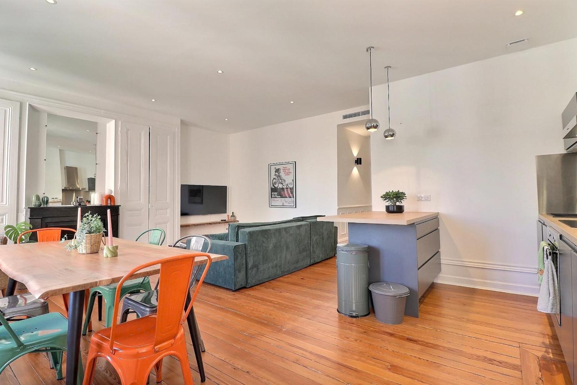Escape And Charm In La Croix-rousse Stunning One-bedroom For An Appartement *