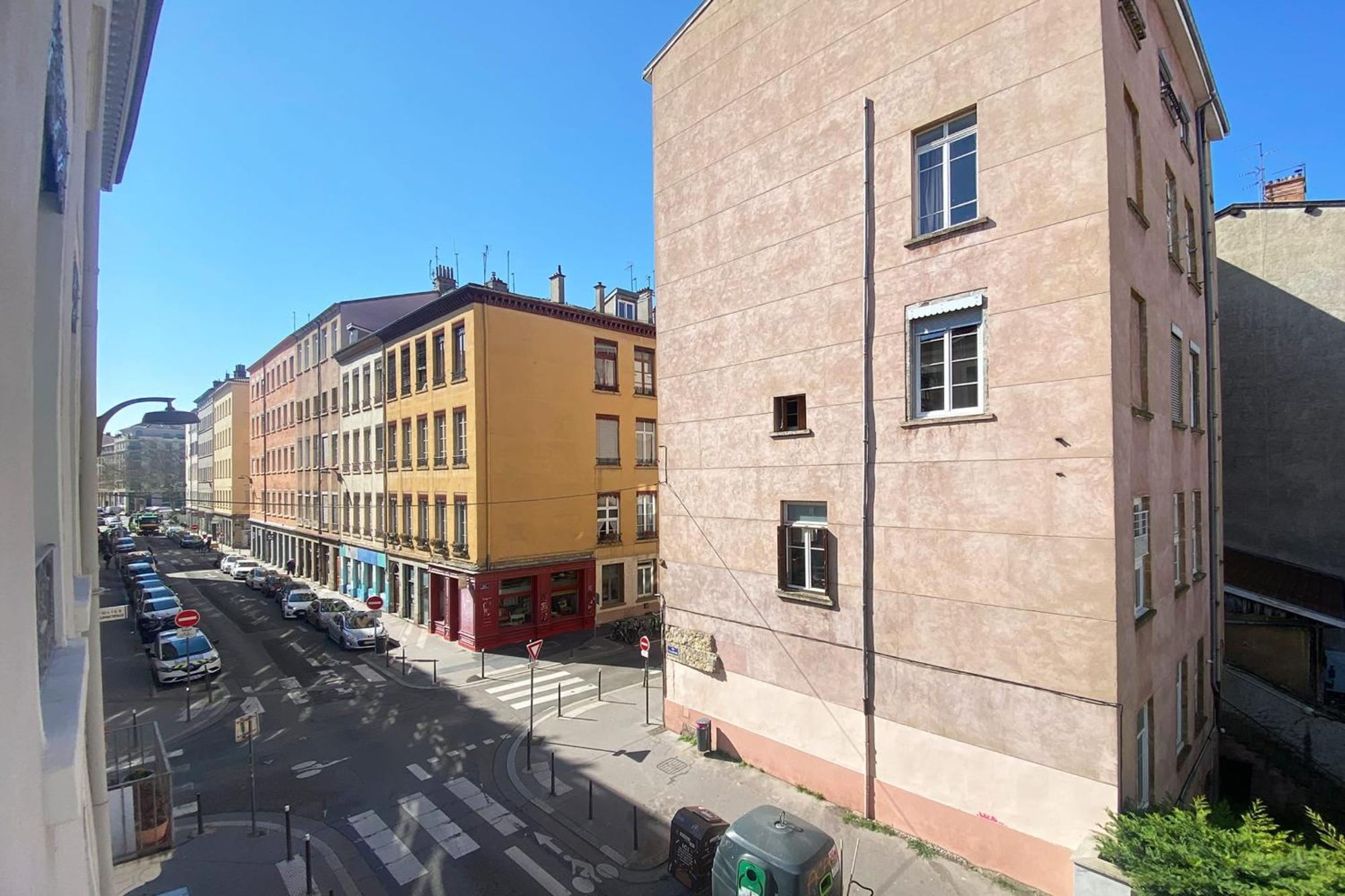 Escape And Charm In La Croix-rousse Stunning One-bedroom For An *