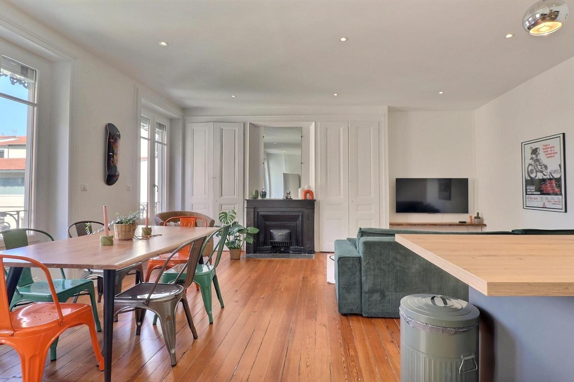 Escape And Charm In La Croix-rousse Stunning One-bedroom For An Lyon