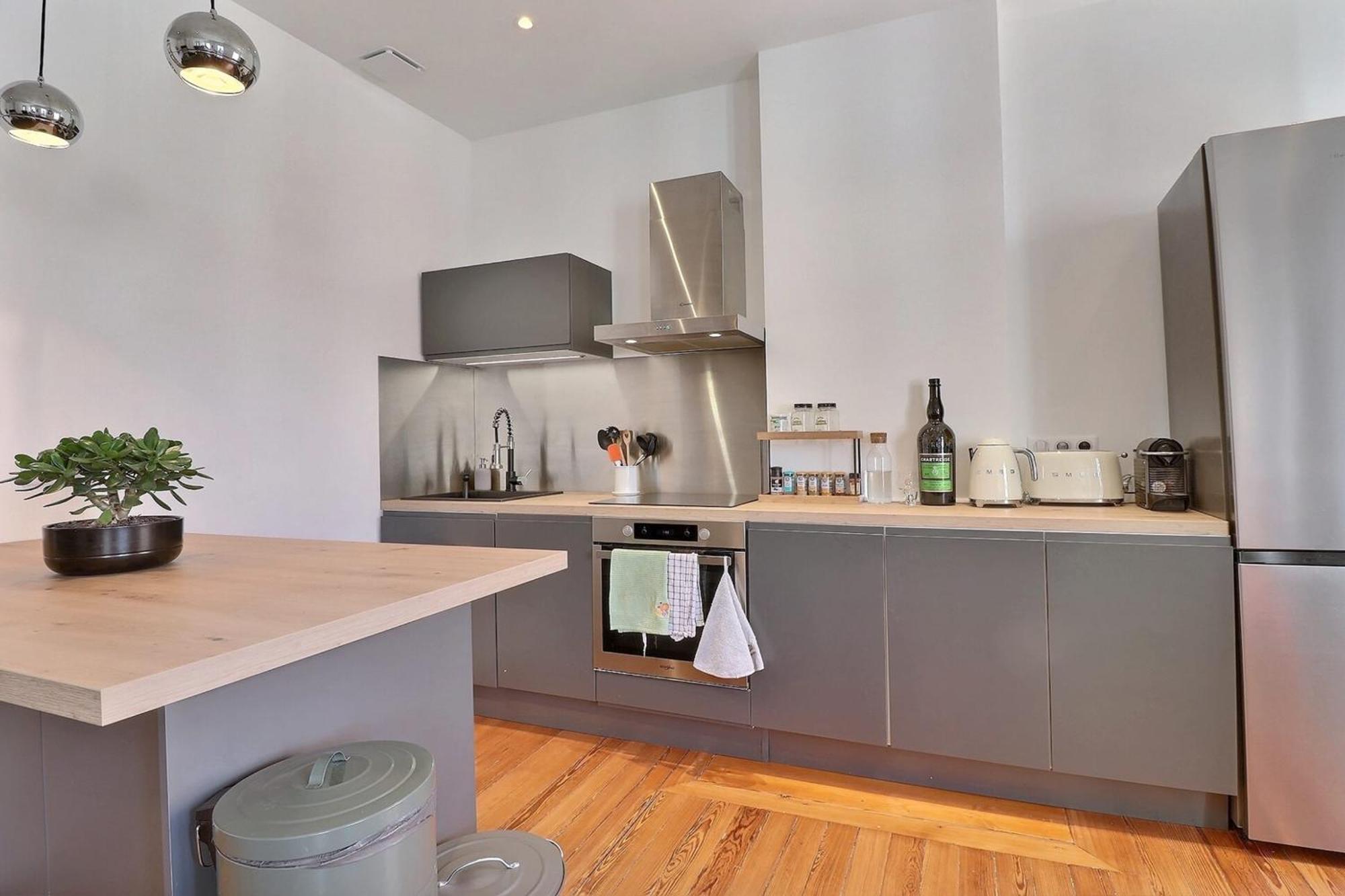 Escape And Charm In La Croix-rousse Stunning One-bedroom For An Appartement *