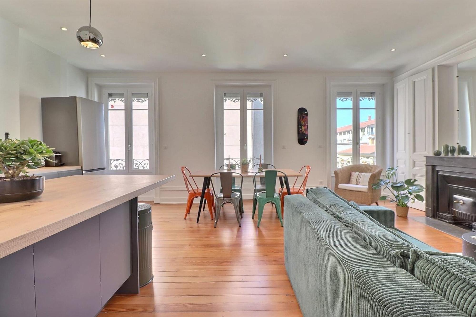 Escape And Charm In La Croix-rousse Stunning One-bedroom For An Appartement Lyon