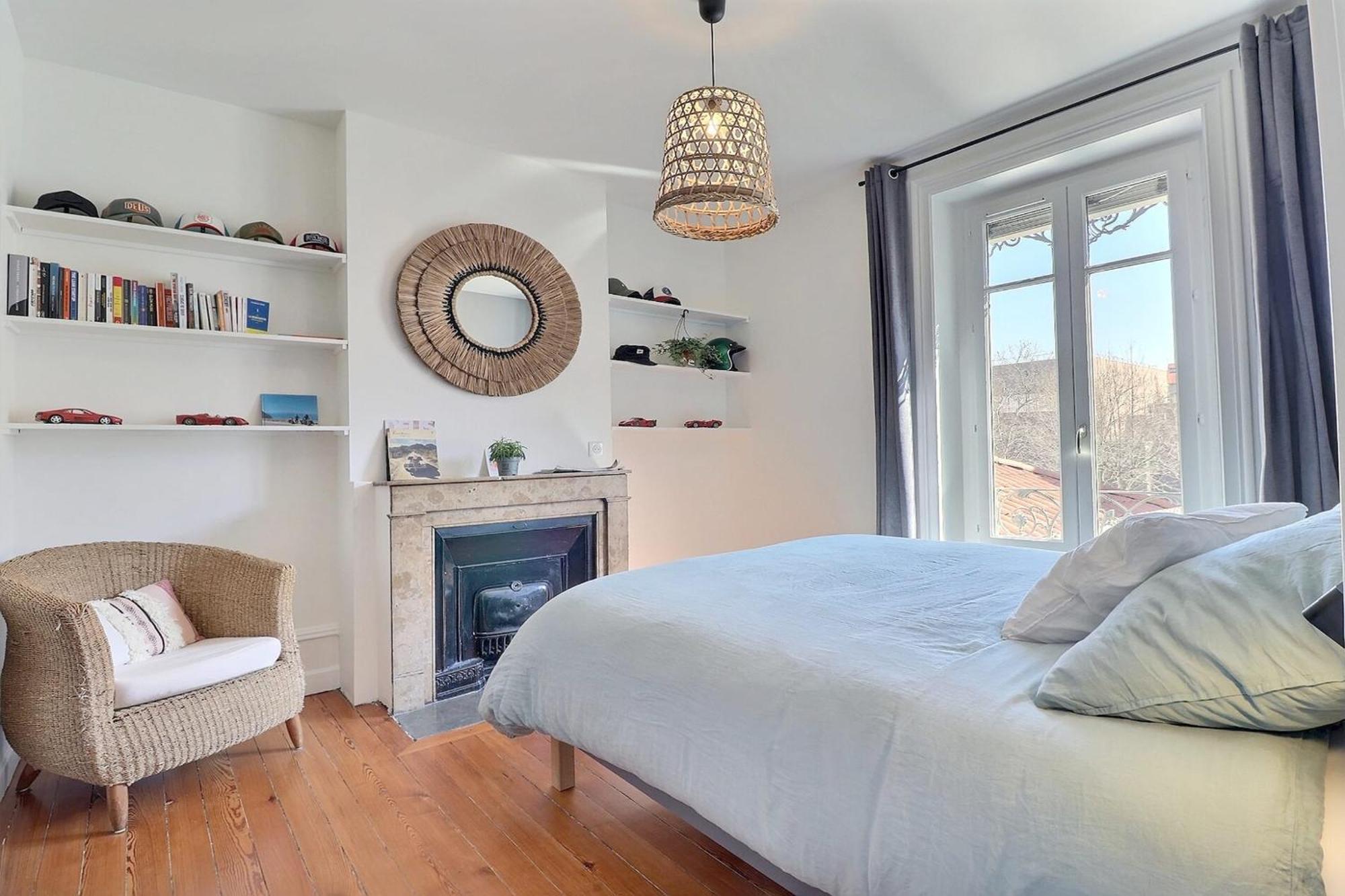 Escape And Charm In La Croix-rousse Stunning One-bedroom For An