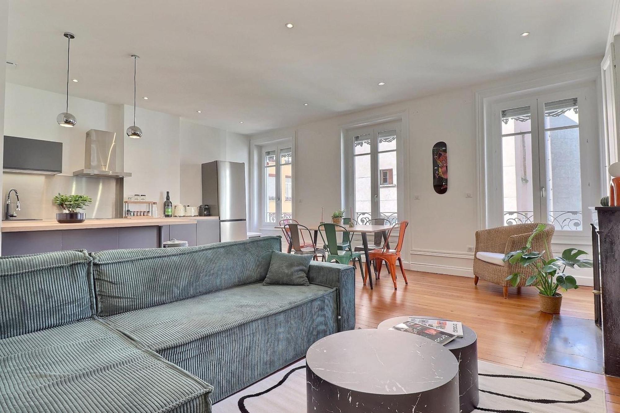 Escape And Charm In La Croix-rousse Stunning One-bedroom For An Appartement