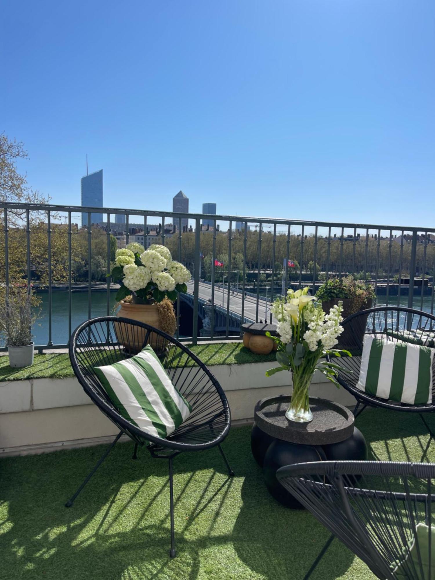Apartment Coeur De Avec Terrasse Et Jacuzzi
