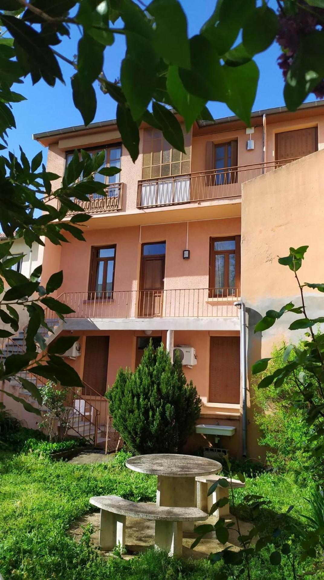 Appartement Studio Calme Avec Jardin, Tram T6 Et Metro D, Lyon 8