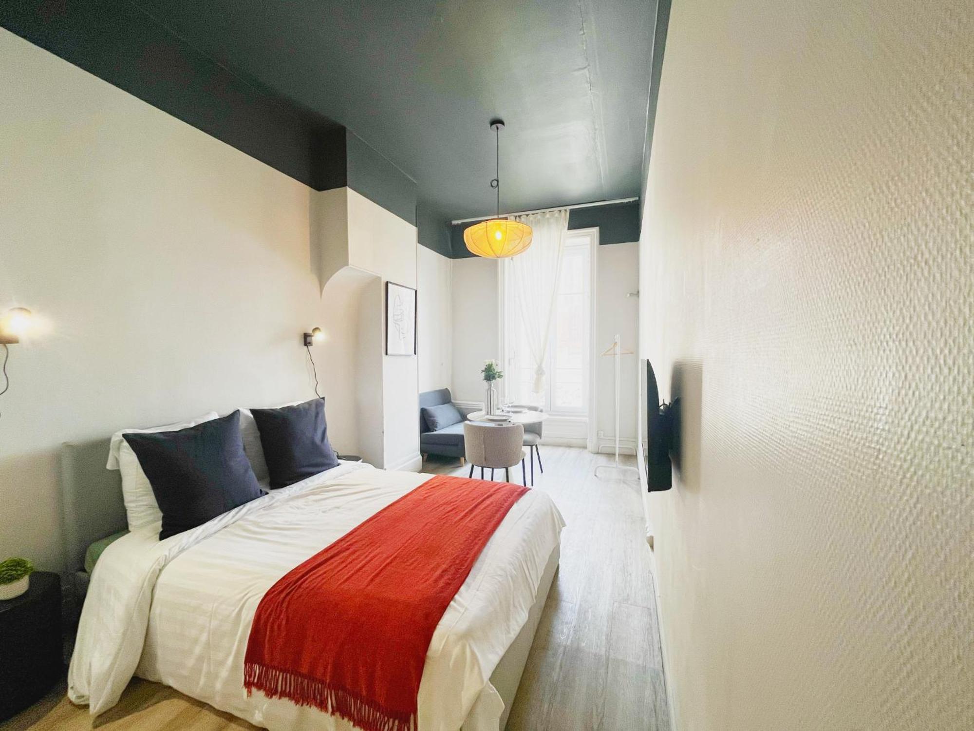 Opium Apartment *