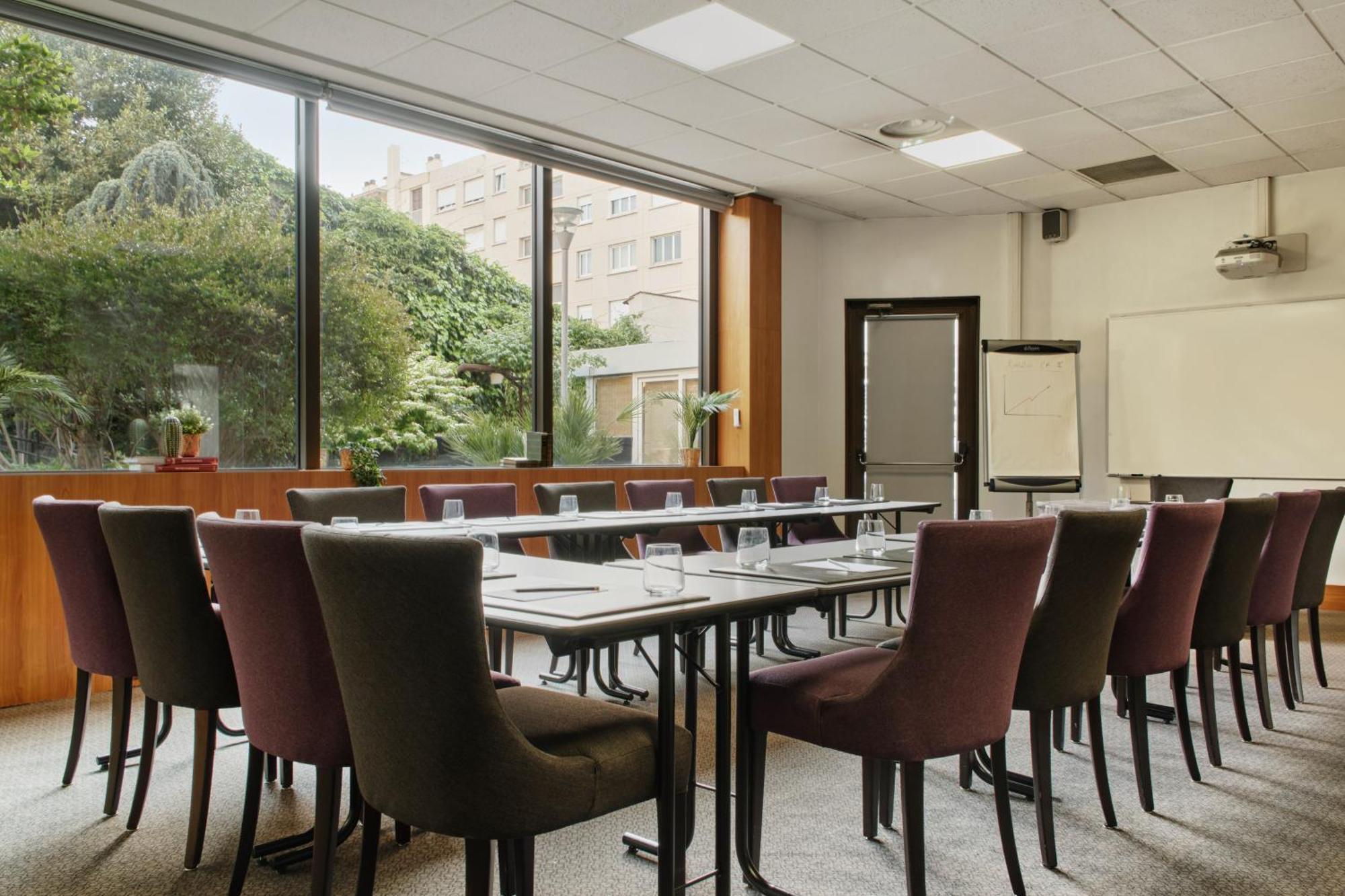 Hotel Chromatics & Restaurant Hill Club By Happyculture Lyon