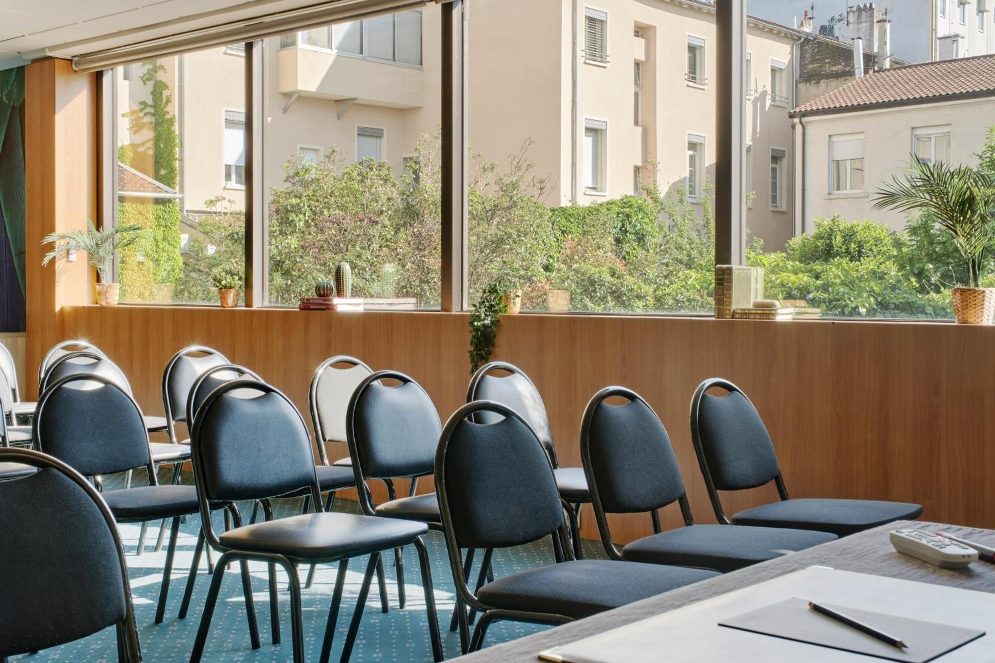 Hotel Chromatics & Restaurant Hill Club By Happyculture