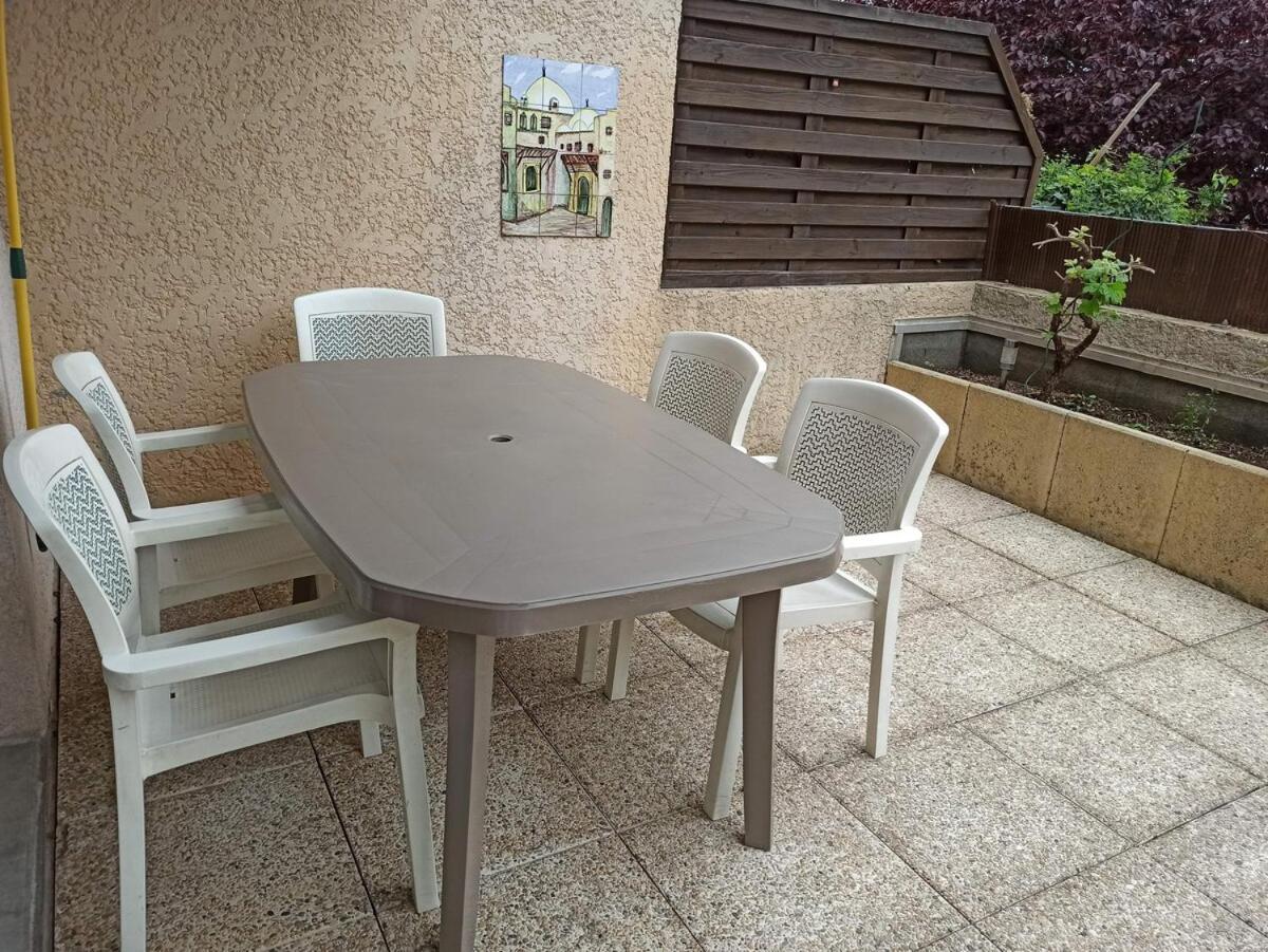 Duplex En Maison, Terrasse, Garage, Au Calme