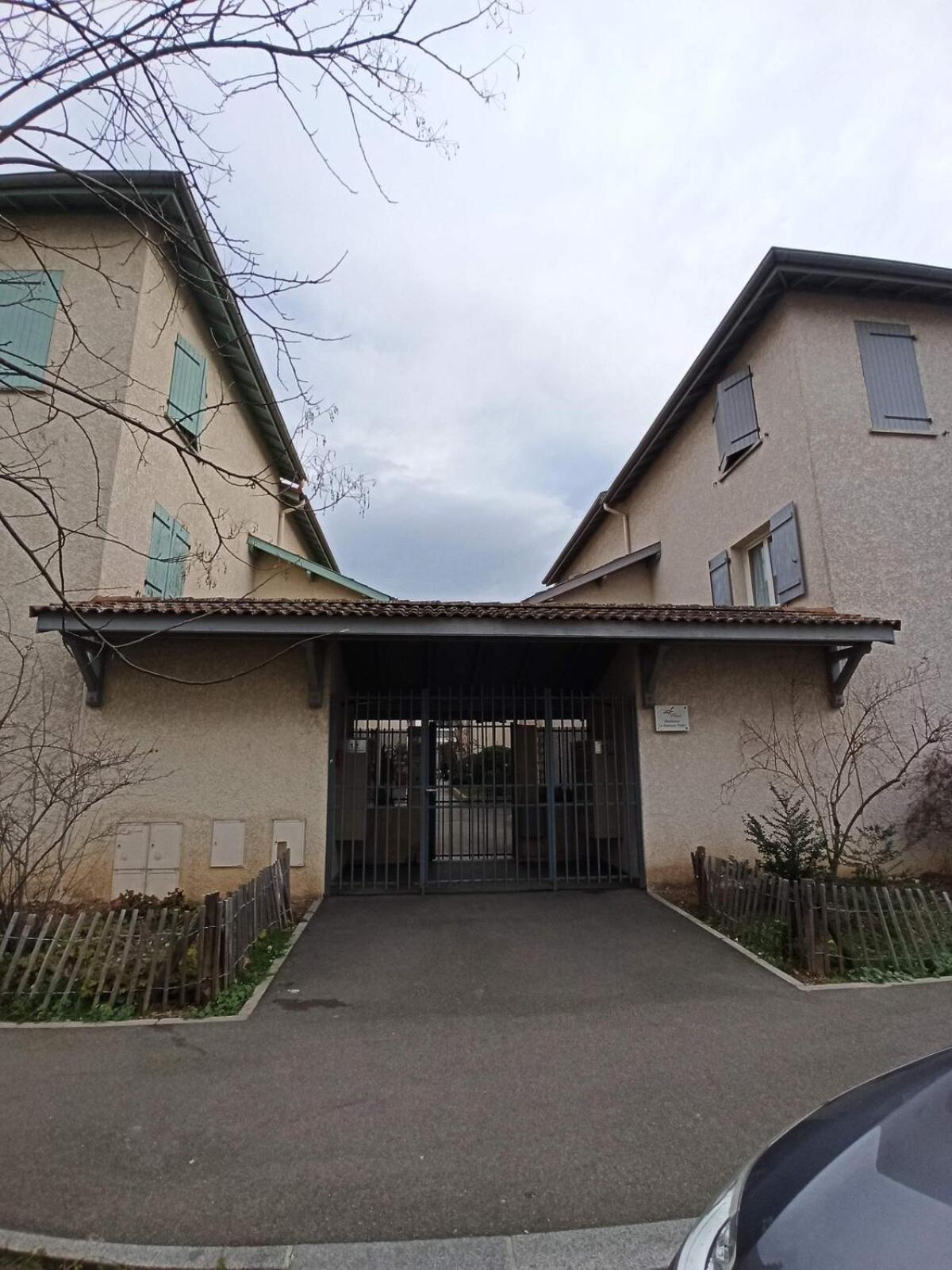 Duplex En Maison, Terrasse, Garage, Au Calme * Lyon