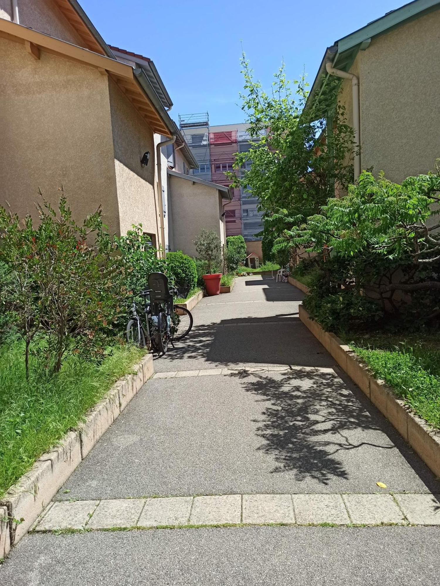 Appartement Duplex En Maison, Terrasse, Garage, Au Calme Lyon