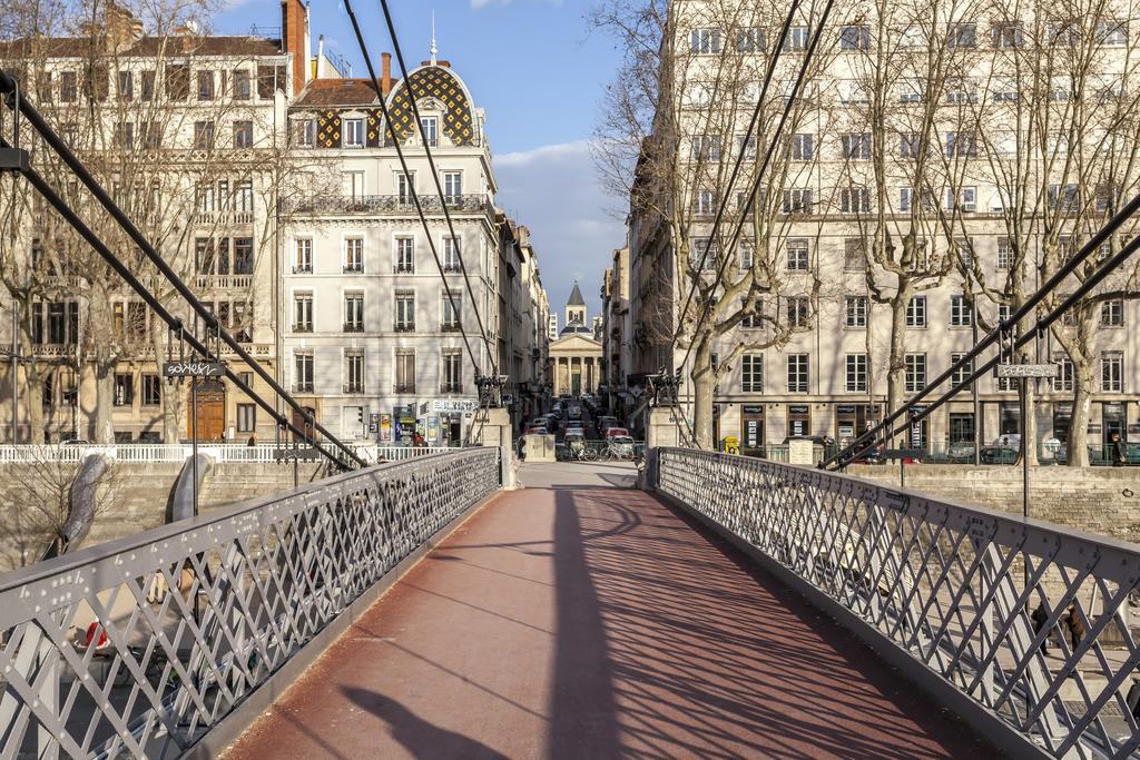 Like - Corneille * Lyon