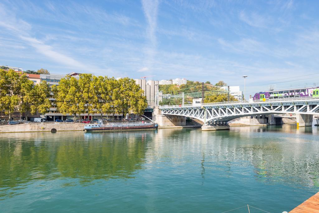 La Peniche Sur La Saone