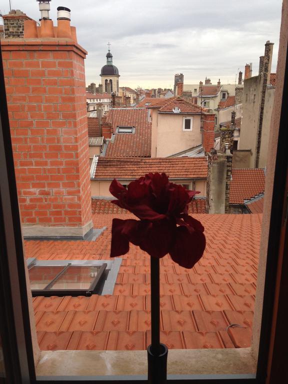 Les Toits De *