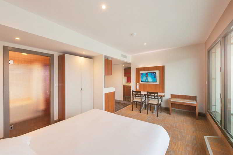 Metropole Hotel 4*