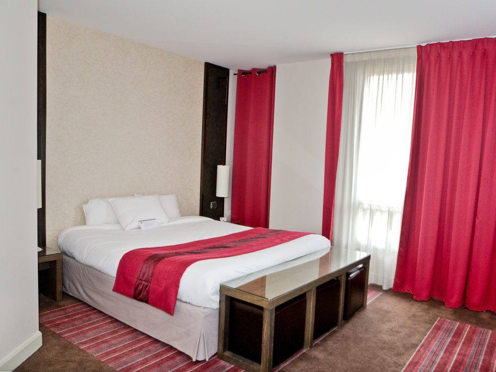 Western Du Pont Wilson 4* Lyon