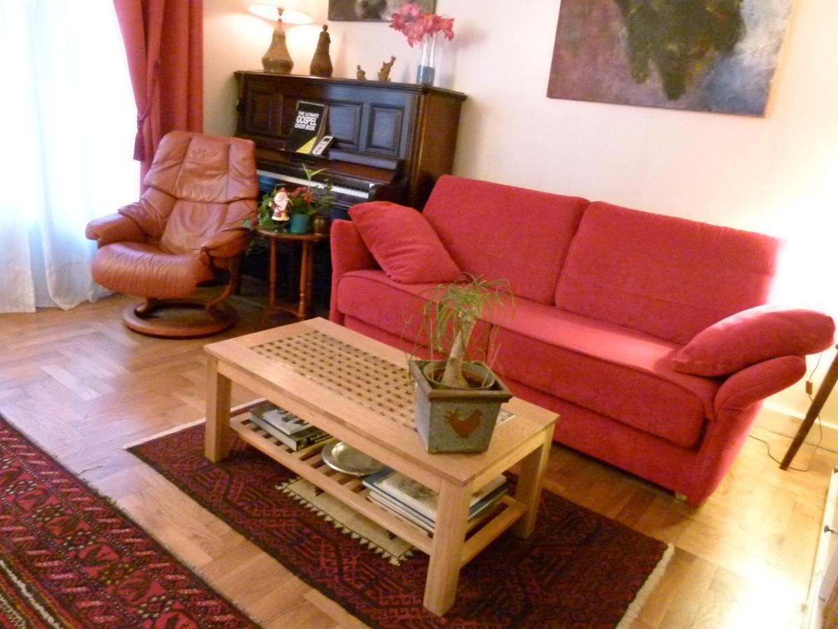 Appartement St Pothin Village Avec Garage