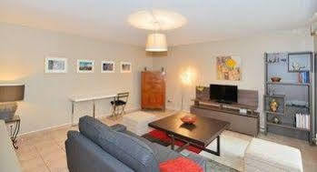 Ambiance - Part Dieu Appartement *