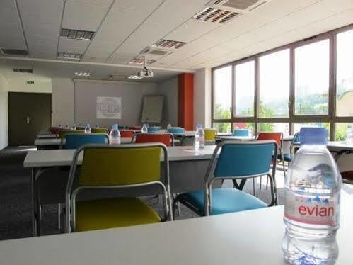 Adonis Dock Ouest Aparthotel