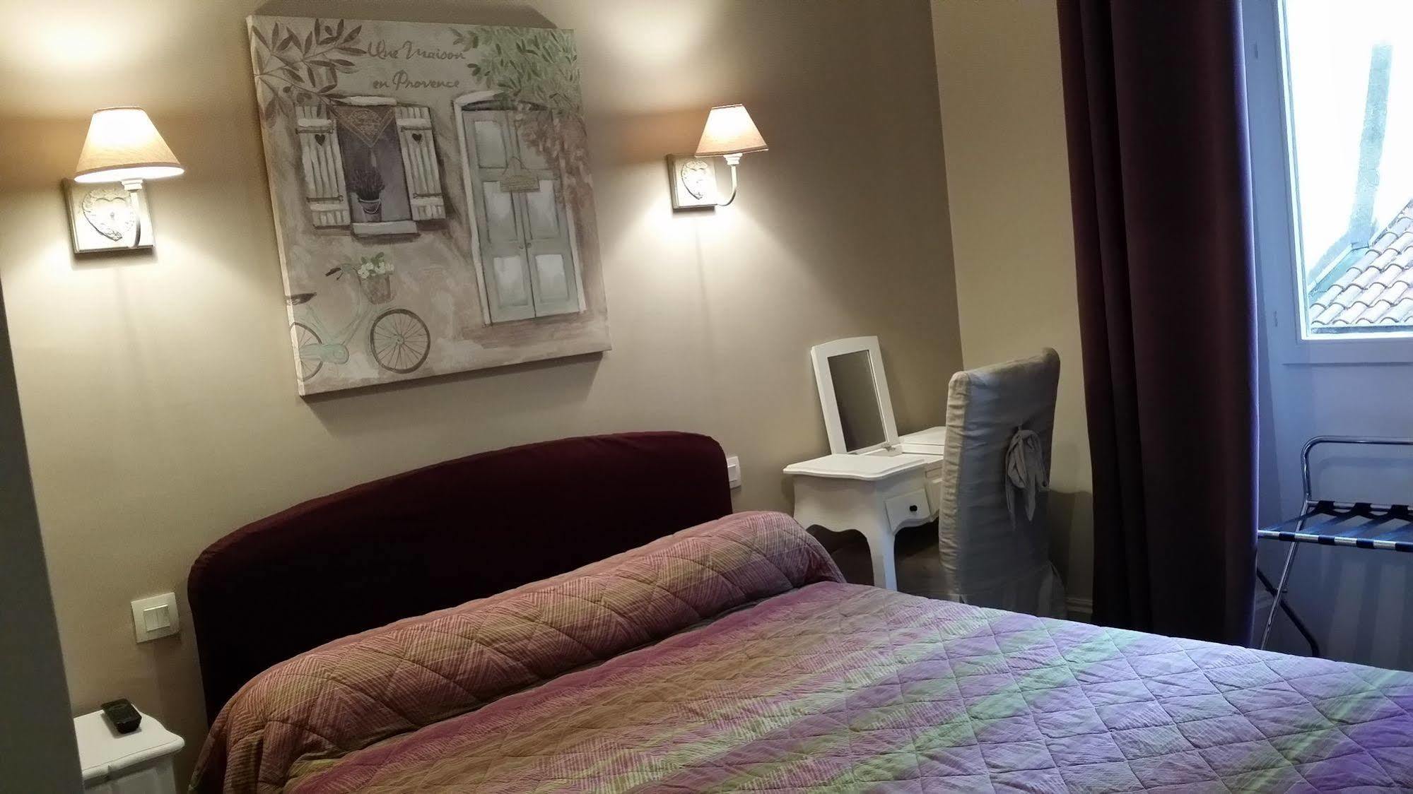 Azur Hotel 2*